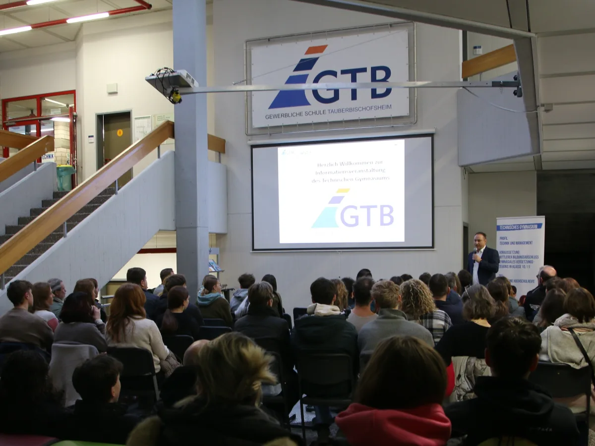 Vielfältige Bildungswege unter einem Dach - Informationstag an der GTB